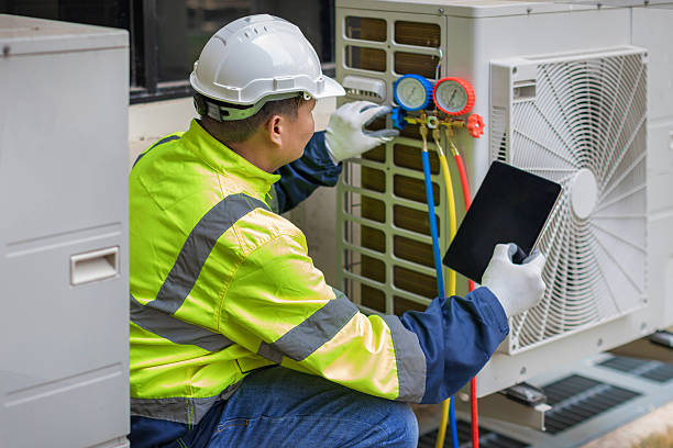 Professional Hvac technician working in Etoile, TX